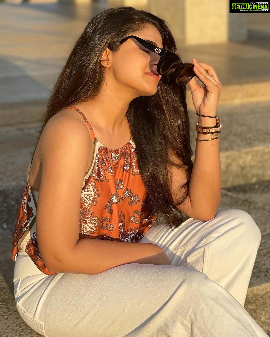 Siddhi Idnani Instagram - very many moods of the Lankan getaway 🇱🇰 . . . #srilanka Independence Square, Colombo