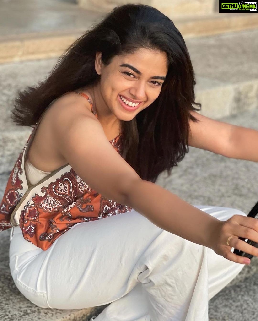 Siddhi Idnani Instagram - very many moods of the Lankan getaway 🇱🇰 . . . #srilanka Independence Square, Colombo