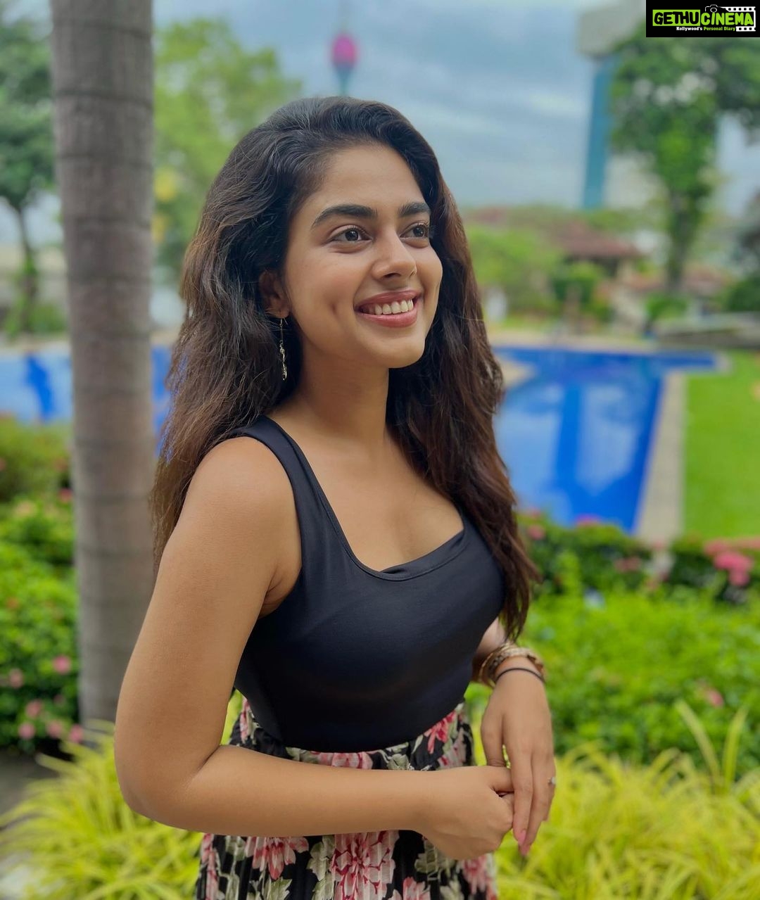 Siddhi Idnani Instagram - Ayubowan Sri Lanka 🇱🇰 . . #srilanka #srilankatravel Cinnamon Lakeside