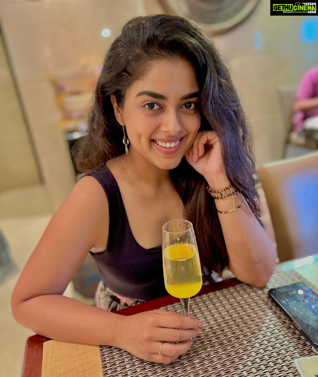 Siddhi Idnani Instagram - Ayubowan Sri Lanka 🇱🇰 . . #srilanka #srilankatravel Cinnamon Lakeside