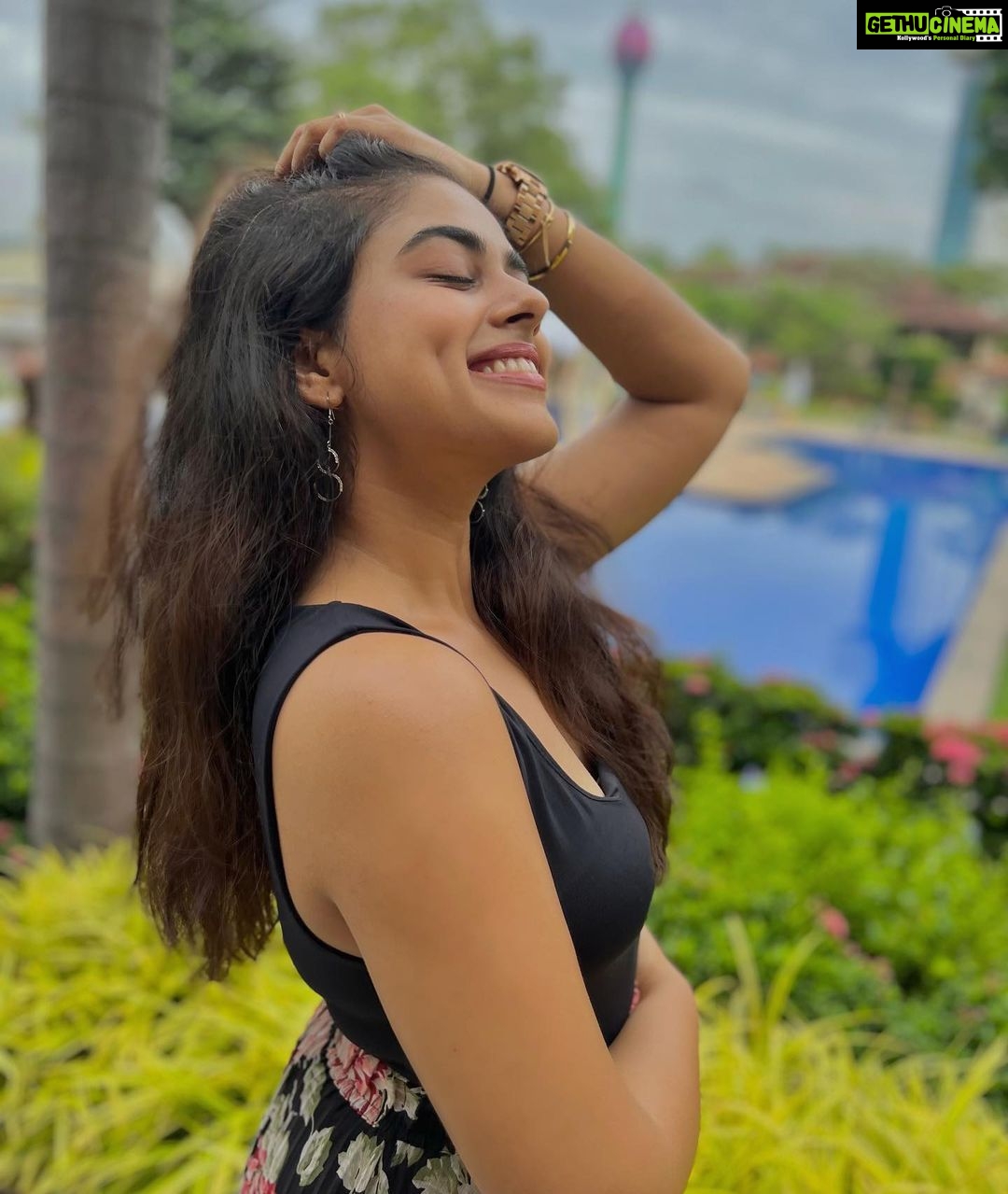 Siddhi Idnani Instagram - Ayubowan Sri Lanka 🇱🇰 . . #srilanka #srilankatravel Cinnamon Lakeside