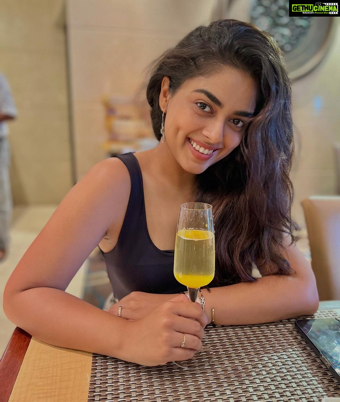Siddhi Idnani Instagram - Ayubowan Sri Lanka 🇱🇰 . . #srilanka #srilankatravel Cinnamon Lakeside