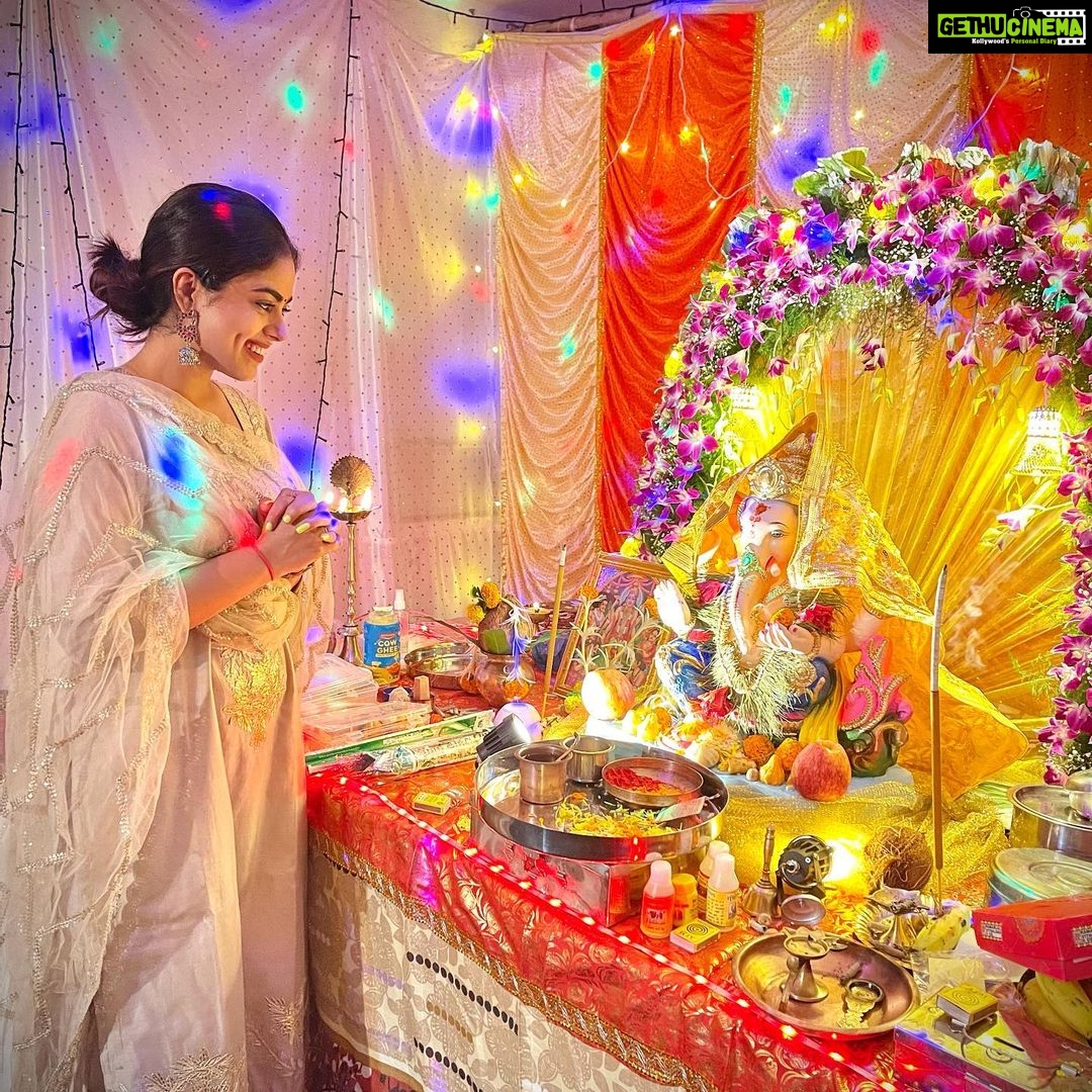 Siddhi Idnani Instagram - Didn’t have much to ask for this year from Gannu .. Just said a little thank you for all the abundant blessings 💫🌈🥰 . . . #ganeshchaturthi #grateful