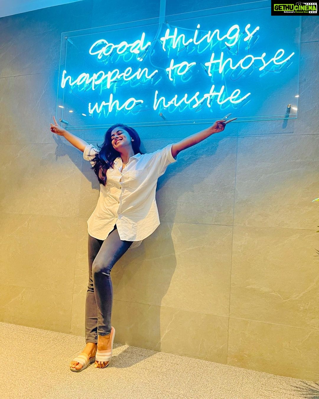 Siddhi Idnani Instagram - the universe keeps giving me (neon) signs 🦋 Ahmedabad, India