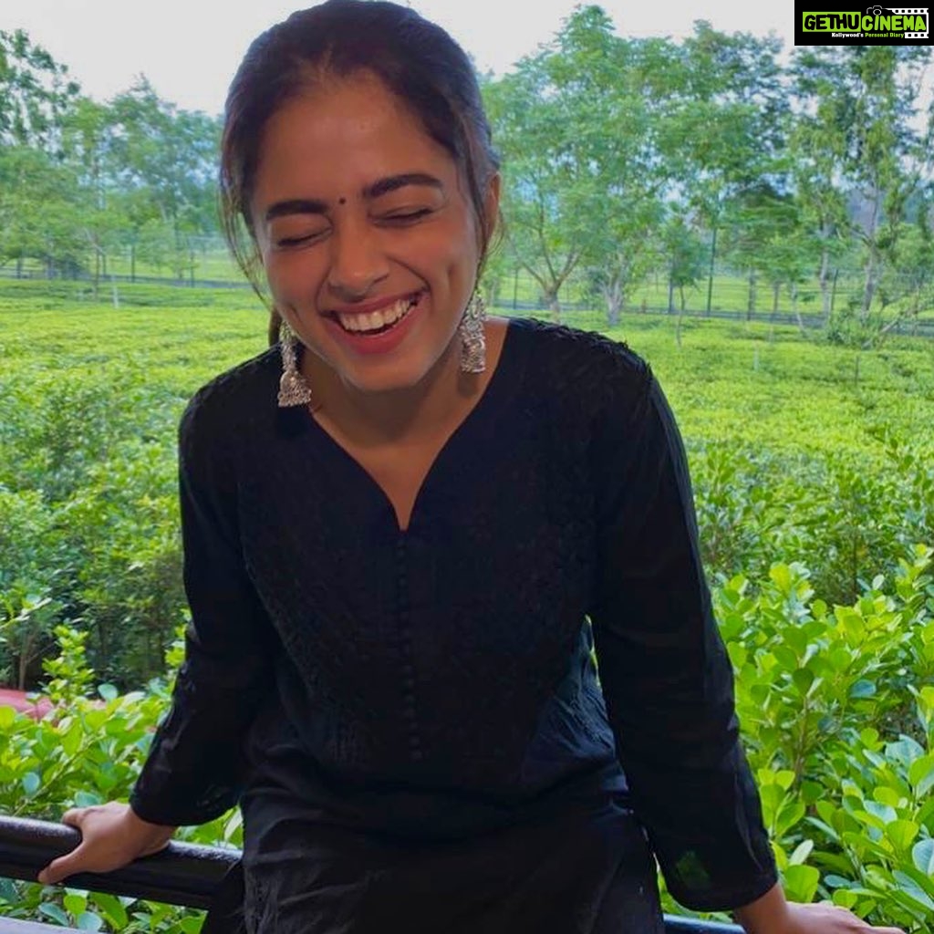 Siddhi Idnani Instagram - Never miss a chance to show your gratitude to be able to live & love & experience all that the world has to offer. 🌏🌈🌳💚 #gratitudejournal