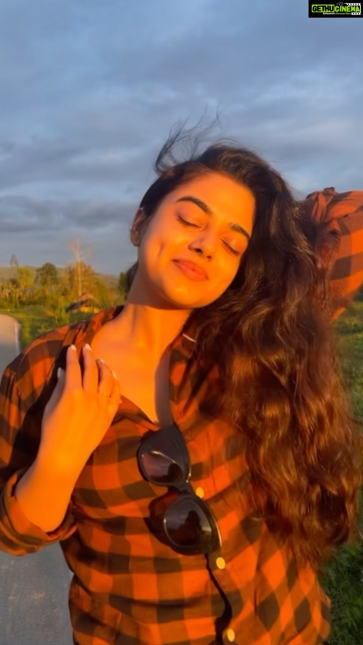 Siddhi Idnani Instagram - Nature looks the best on me 🥰♥️🌈🍃 Arunachal Pradesh