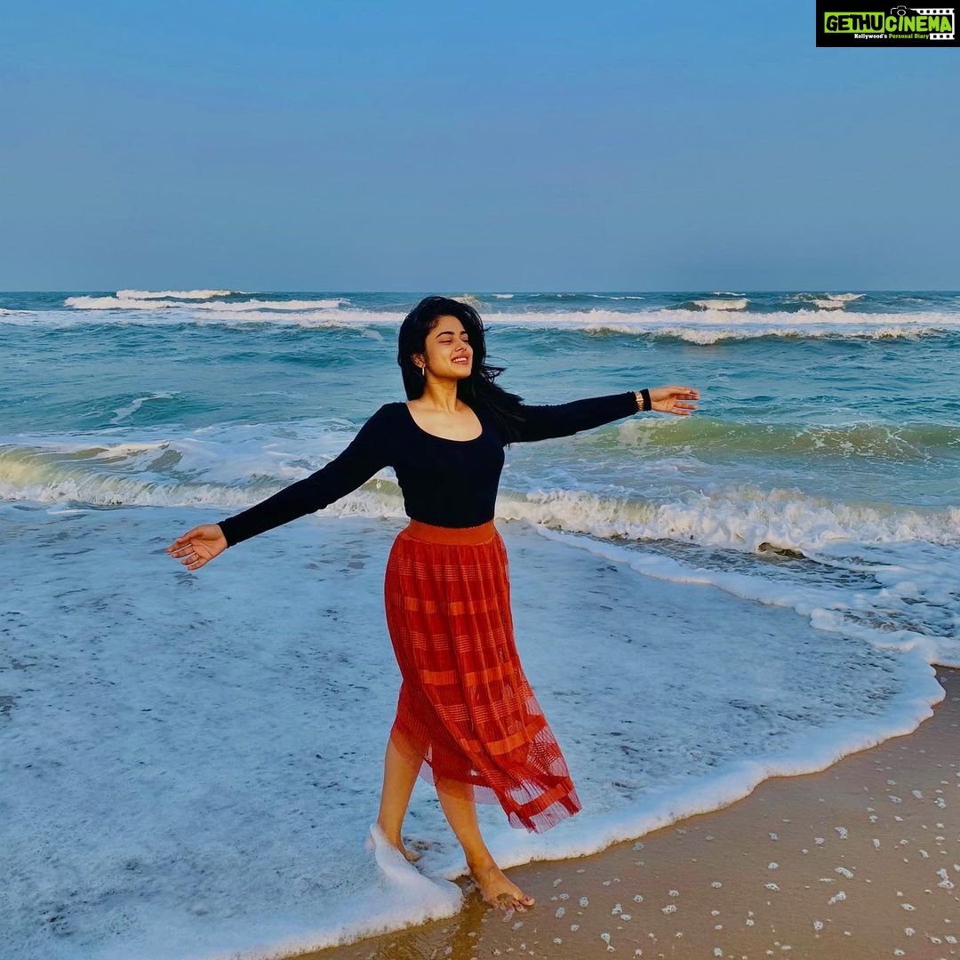 Siddhi Idnani Instagram - Dear god, In retrospect 2020 was a year full of unlearning. A year that shredded all of the many layers weβd built around ourselves. It shattered all the pre conceived notions & got us back to ground level. Remember how weβd plan 5 years in advance? Hmm. In reality, It all come down to basic necessities and woke the dormant survival instincts in humans. All in all, what I take from it is to live for today and do justice to the now with a heart full of gratitude knowing deep down that an honest authentic and real life will be taken care of, by you π Thank you for yet another chance to better the purpose of my existence. Embracing 2021 with my arms wide open. ππΈππ» Mahabalipuram, Tamil Nadu, India