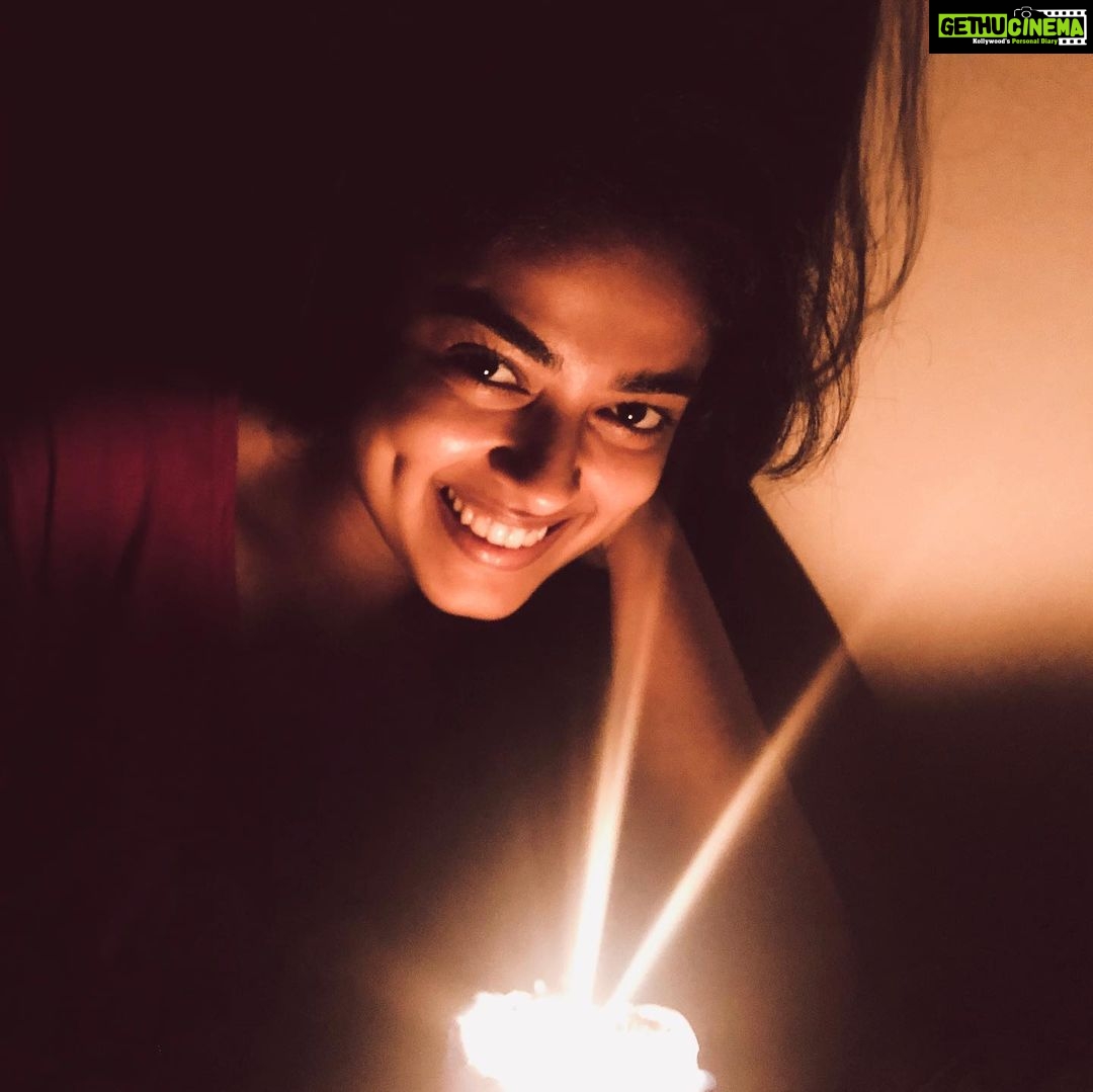 Siddhi Idnani Instagram - Lost our electricity due to the ongoing cyclone, yet somehow found so much solace in the light of a single candle.. guess it’s all about how you look at it.🥰 stay safe everyone, stay indoors🦋 Chennai, India