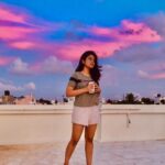 Siddhi Idnani Instagram – the sky spoke in a thousand colours today, what a beautiful feeling to live in that moment 💜 Chennai, India