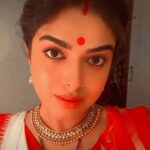 Siddhi Idnani Instagram - The joy of playing parts from different communities 🥰 . . . 💄 - @manish_kerekar #BengaliGirl #NewWork #Gratitude