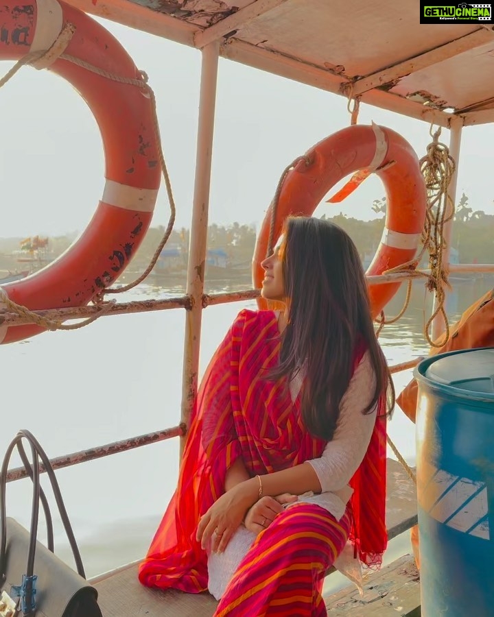 Siddhi Idnani Instagram - the little joys of life 🌈🦋💜