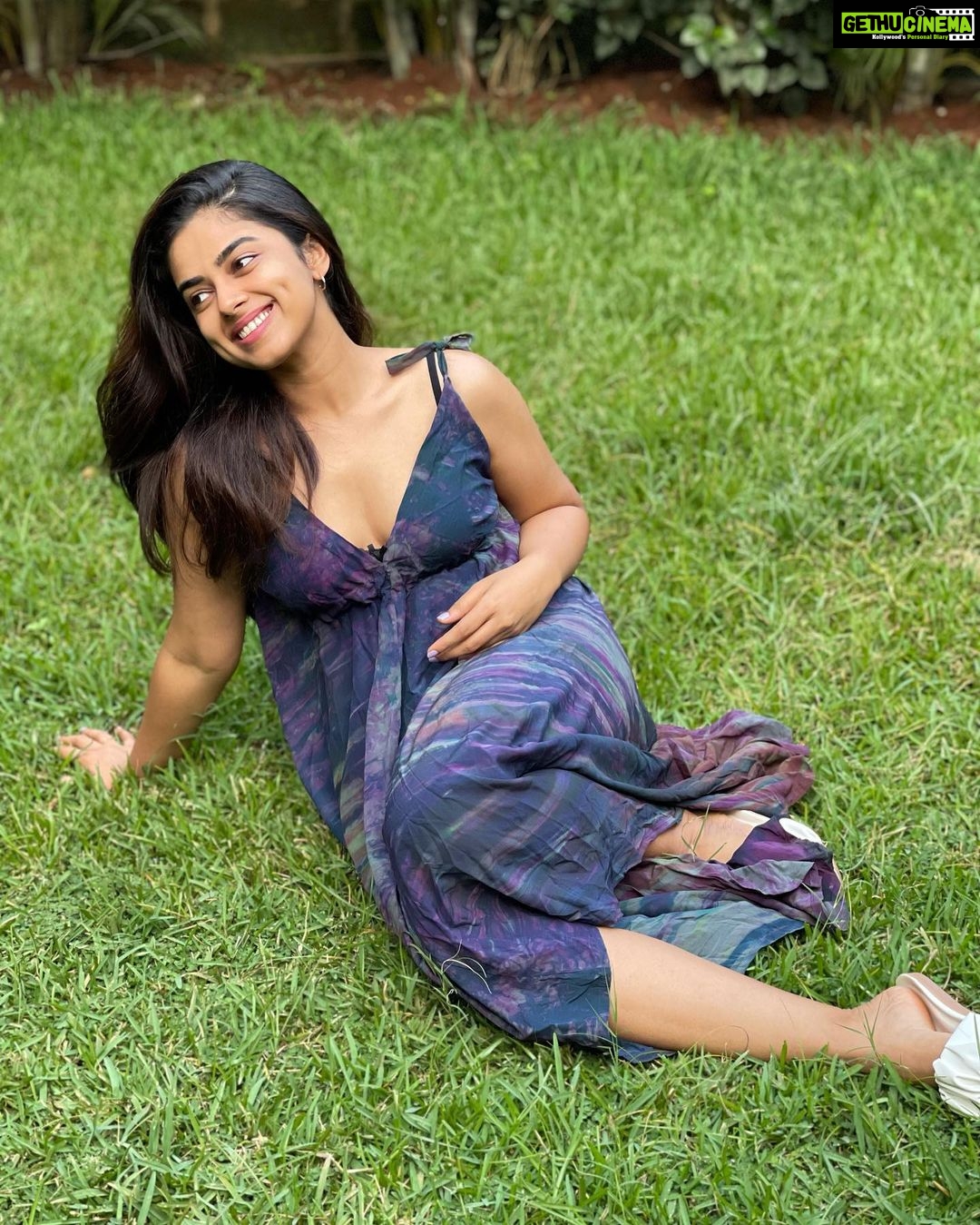 Siddhi Idnani Instagram - make a decision to stay happy and work everyday towards making it happen. 💜 Belgaum