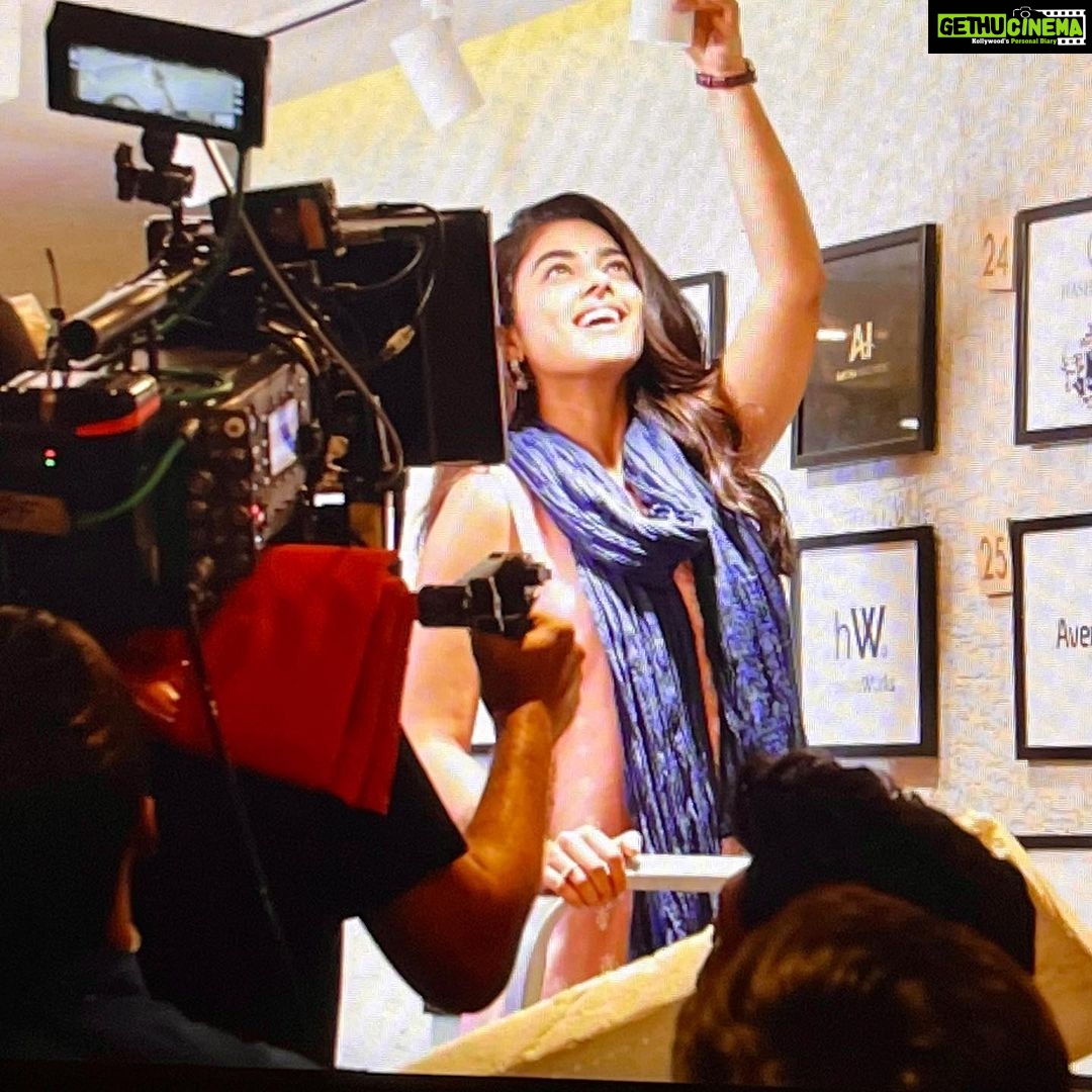 Siddhi Idnani Instagram - I think to myself, what a wonderful world 🌈 #photodump