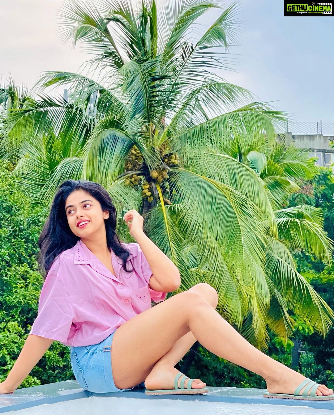 Siddhi Idnani Instagram - 🌧🦋🌈🧿 Santacruz West