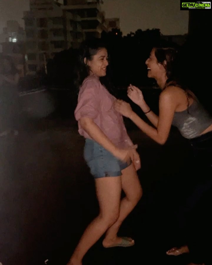 Siddhi Idnani Instagram - forever going to be the girl who’ll make everyone dance in the rain 🌧