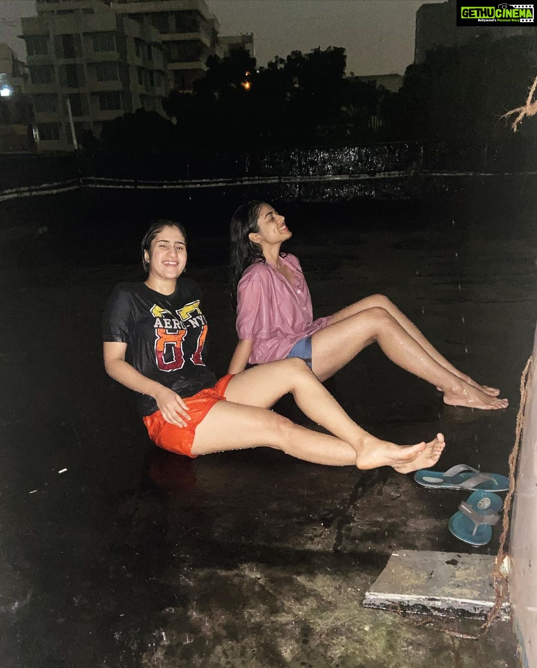 Siddhi Idnani Instagram - forever going to be the girl who’ll make everyone dance in the rain 🌧