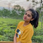 Siddhi Idnani Instagram - Never miss a chance to show your gratitude to be able to live & love & experience all that the world has to offer. 🌏🌈🌳💚 #gratitudejournal