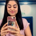 Siddhi Idnani Instagram - Bored in the vanity & i was in the vanity bored 😜🤍🌸 Chennai, India