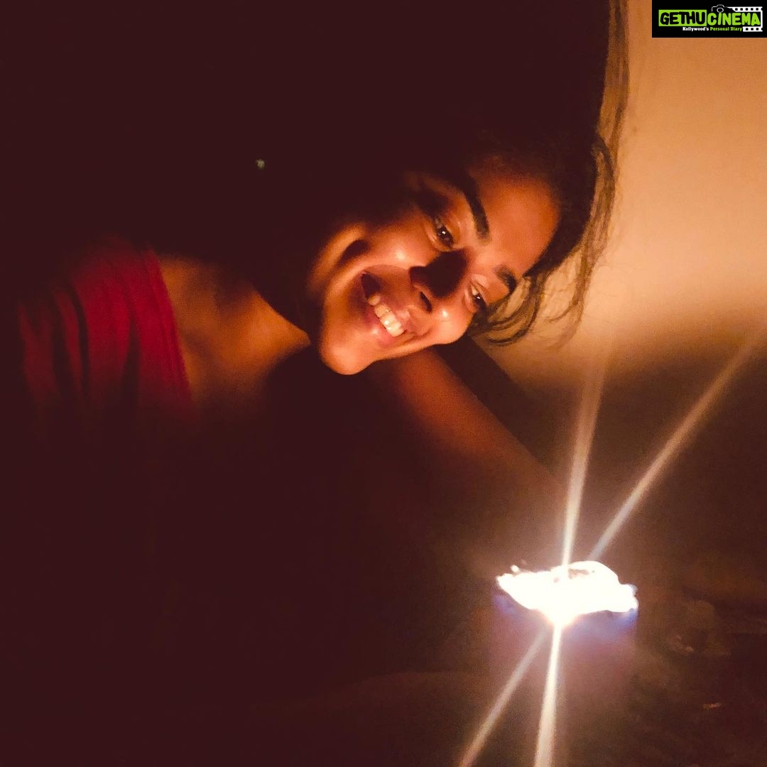 Siddhi Idnani Instagram - Lost our electricity due to the ongoing cyclone, yet somehow found so much solace in the light of a single candle.. guess it’s all about how you look at it.🥰 stay safe everyone, stay indoors🦋 Chennai, India