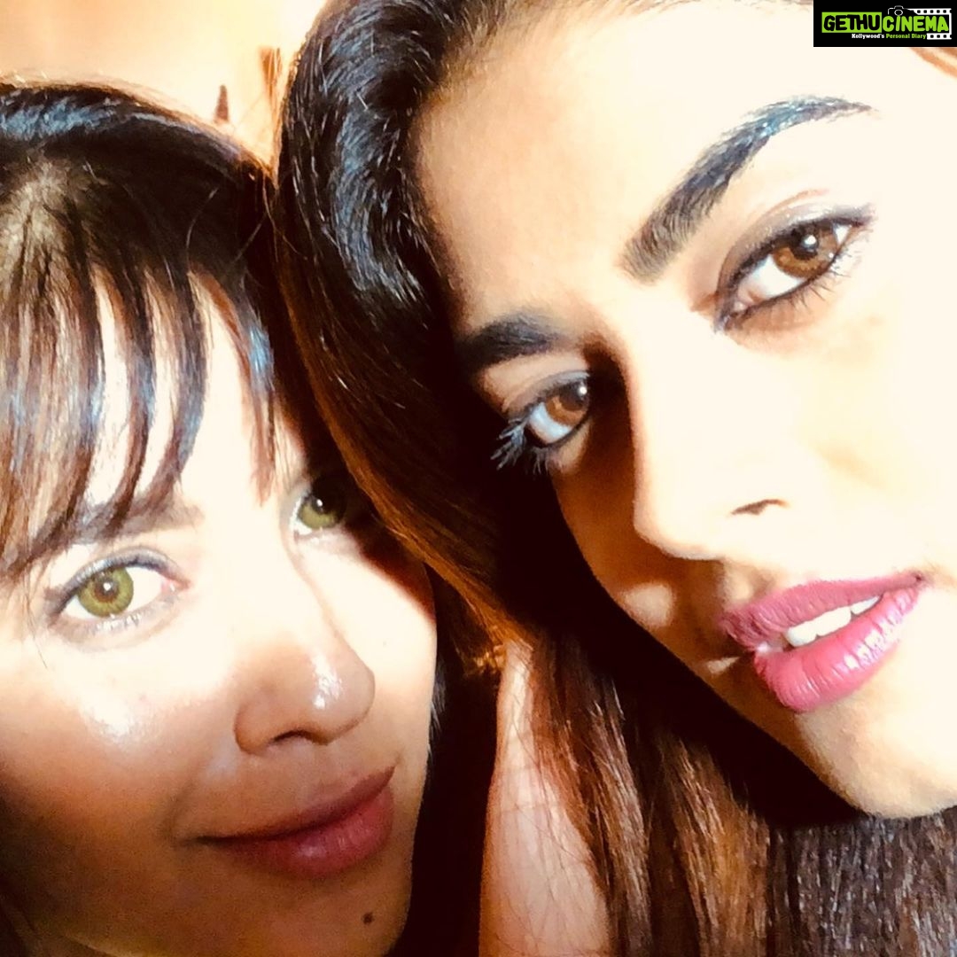 Siddhi Idnani Instagram - the only person in the world around whom I feel the most secure. “If komu is there then there’s nothing to worry about” even a heartbreak seemed like a fun thing to get over when i had you by my side. I love you unconditionally. ♾ Happy Birthday you selfless, golden hearted , extraordinary human being 🧁 P.s All future bfs must take training from her.