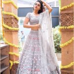 Siddhi Idnani Instagram - Please swipe right and help me caption the photo 😝😝😝