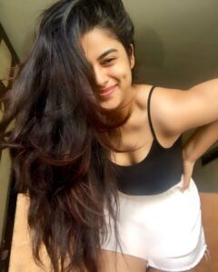 Siddhi Idnani Instagram - Cutting my hair tomorrow so naturally had to click 178 pictures.. just Incase I miss it too much 🤷🏻‍♀️ #emotionalattachment Santacruz West