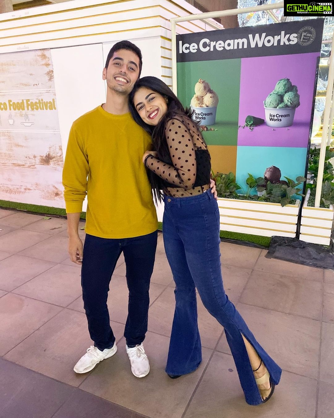 Siddhi Idnani Instagram - My bestieeee for lifeeeeee 💛 #throwback