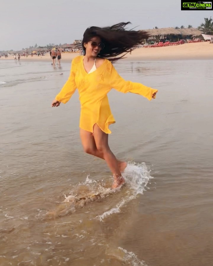 Siddhi Idnani Instagram - Sunshine, happiness love & light ⭐️