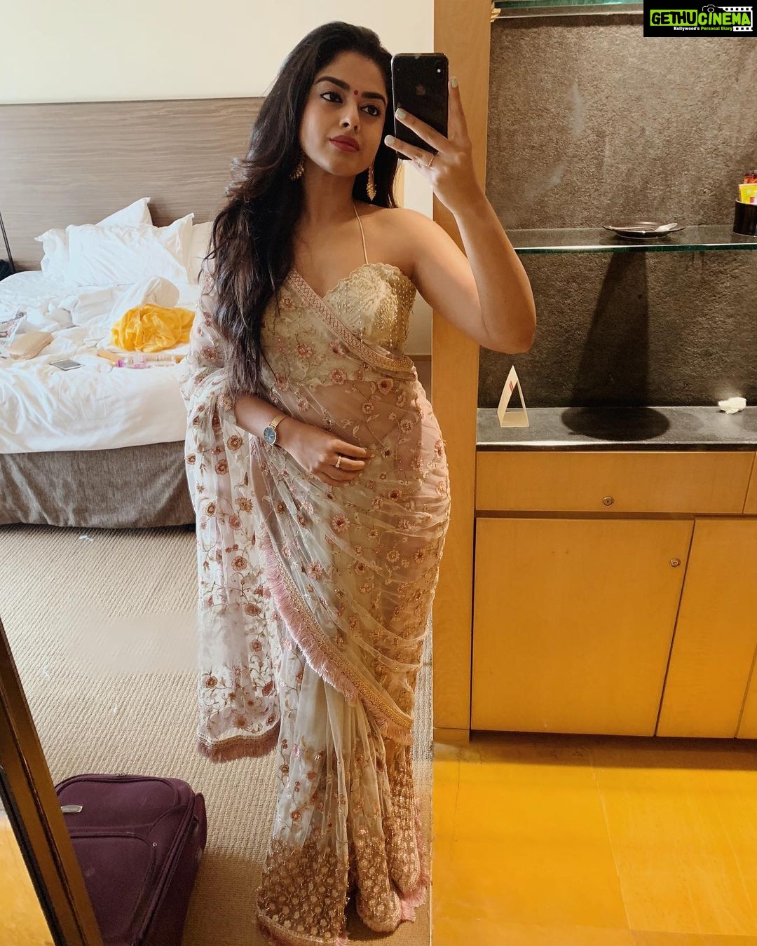 Siddhi Idnani Instagram - Wedding Season โจ . . . made extra special by my one and only @sashivangapallicouture ๐ @sashivangapalli youโre designing for my wedding as well ๐