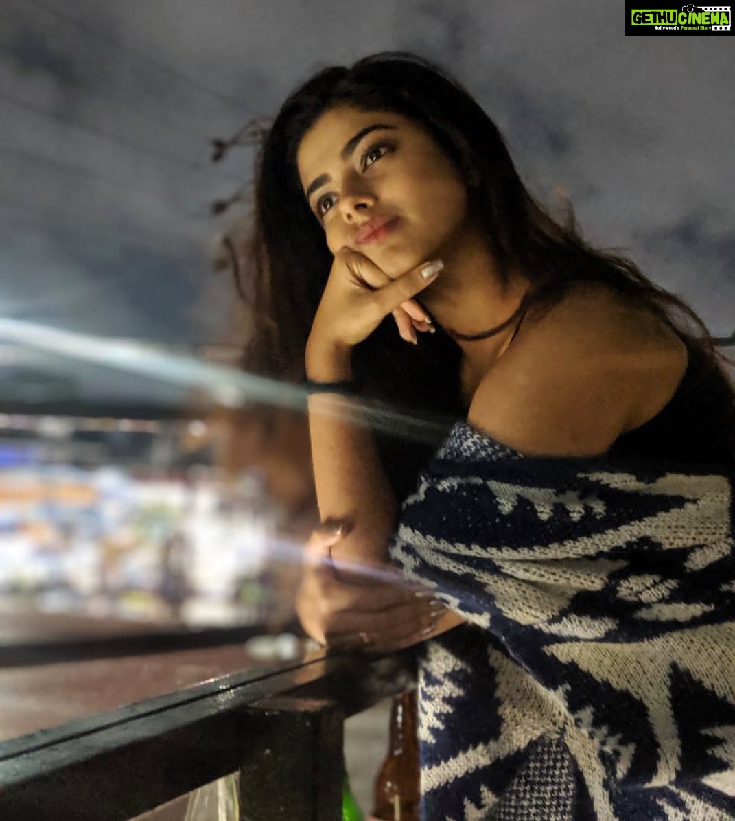 Siddhi Idnani Instagram - In retrospect, as 2020 approaches. The feeling of a fresh start, end of a beautiful chapter. Wish you all hope, love, luck, wealth but most importantly, HAPPINESS 💜