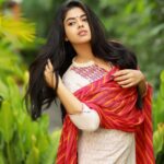 Siddhi Idnani Instagram - Hair flippin’ my way through lifeeee🤷🏻‍♀️ . . . . Photographer : @deepak_durai_photography Makeup & Hair : @jaymakeup_artistry Concept & Talent managed by : @prasatharunm #siddhiidnani #actor #kollywood #actress #tollywood #tollywoodactress #candid #southindiangirl #traditional #teluguactress #photoshoot #southindianactress The Mayflower