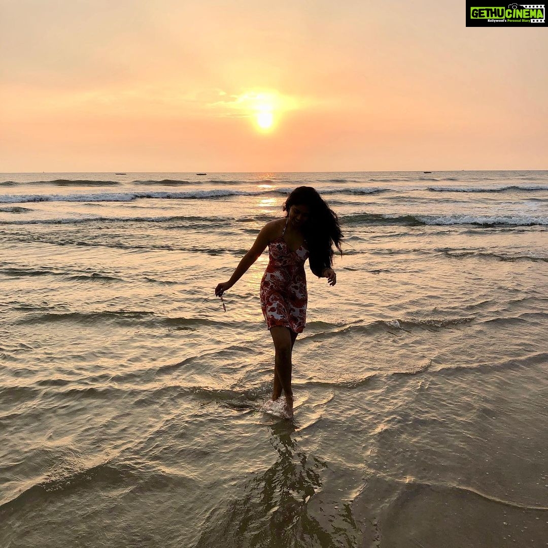Siddhi Idnani Instagram - Beautiful Escape 💜 #Goa🍍 Holiday Inn Resort Goa