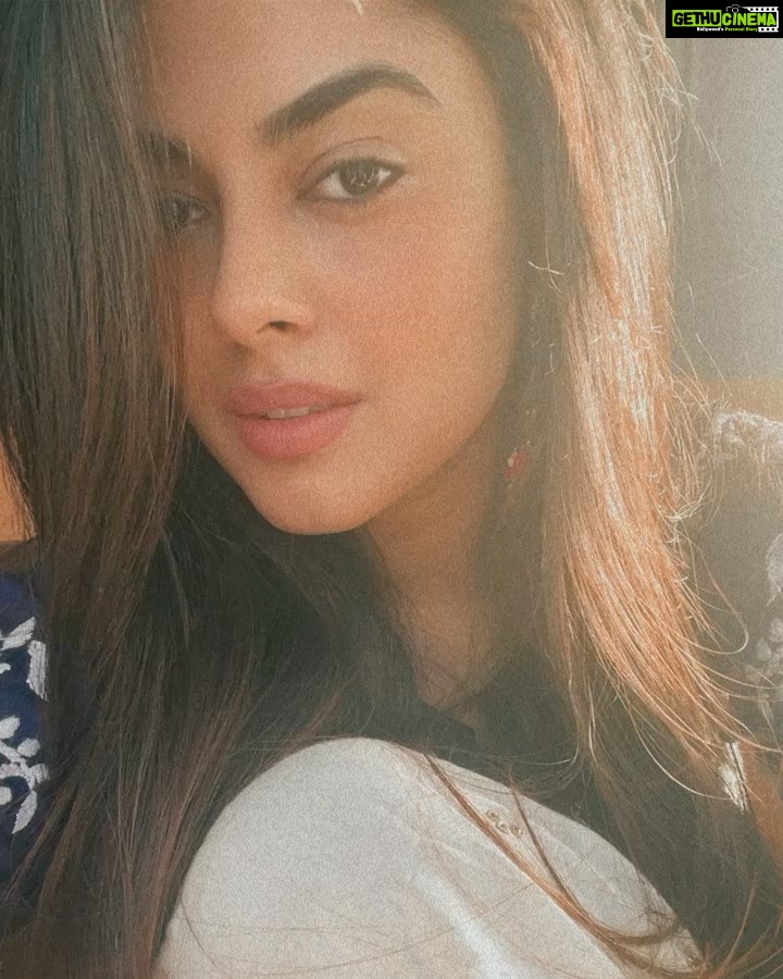 Siddhi Idnani Instagram - I spent the whole afternoon doing this…. The last video depicts the cheeky narcissist guilt 😵💫🤓🥸🤪🥰