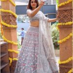 Siddhi Idnani Instagram - Please swipe right and help me caption the photo 😝😝😝