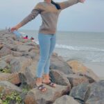 Siddhi Idnani Instagram - Always doing what makes my soul happy 🌊✨🌊