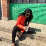 Siddhi Idnani Instagram - When the blogger friend uses you to set her frame 😜 #notcomplaining @riiizuss 🥳 Food Mall On Mumbai-Pune Expressway