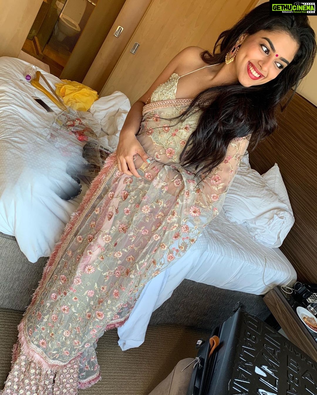 Siddhi Idnani Instagram - Wedding Season โจ . . . made extra special by my one and only @sashivangapallicouture ๐ @sashivangapalli youโre designing for my wedding as well ๐