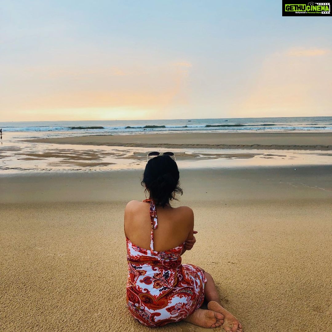 Siddhi Idnani Instagram - Beautiful Escape 💜 #Goa🍍 Holiday Inn Resort Goa