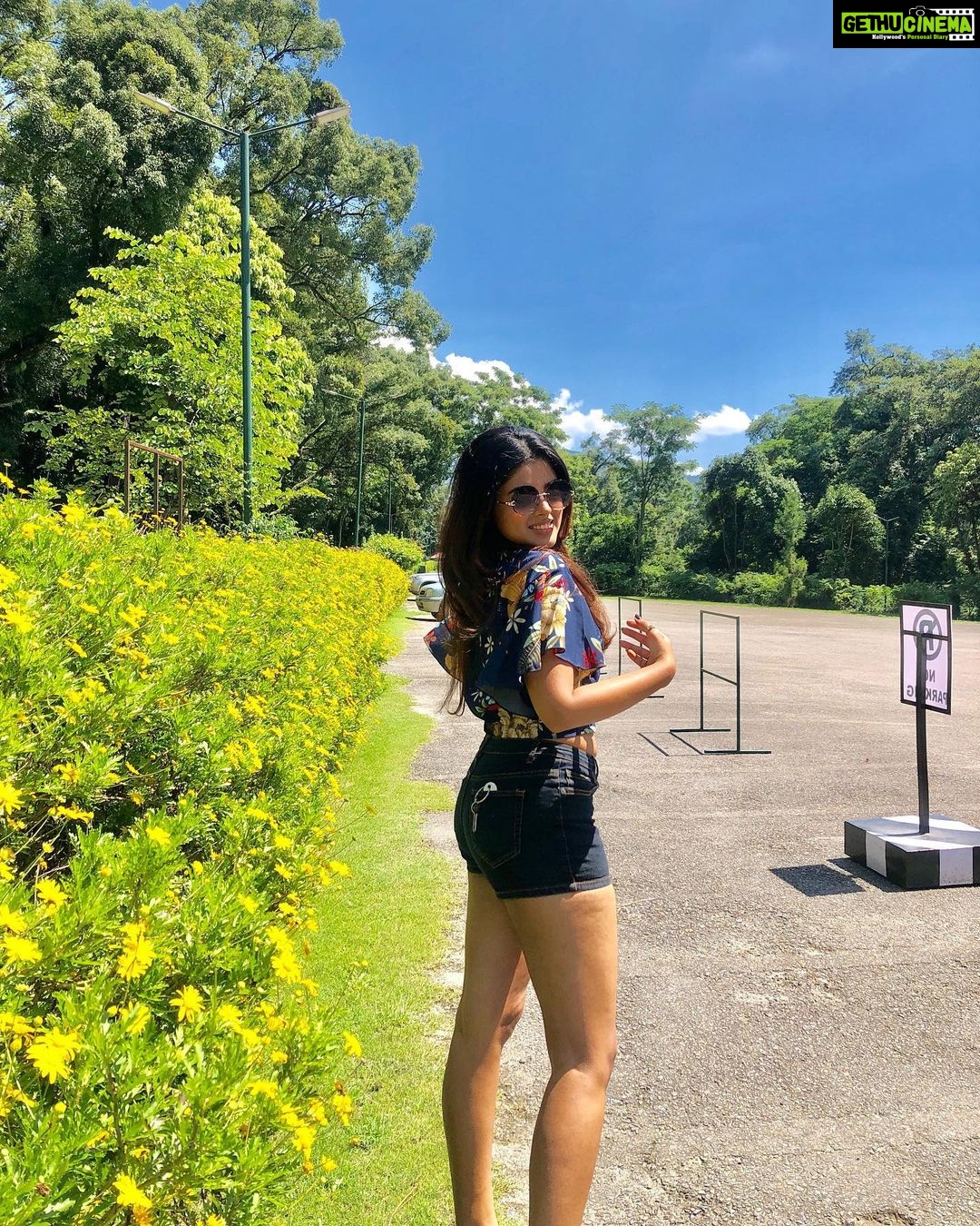 Siddhi Idnani Instagram - Turning back and looking at Nepal before I leave because there definitely is going to be a next time 🌻⭐️ . . . . #visitnepal #nepaltourism @gokarna_forest_resort #siddhiidnani #nepal #buddhaland #positivity #goodvibes Gokarna Forest Resort