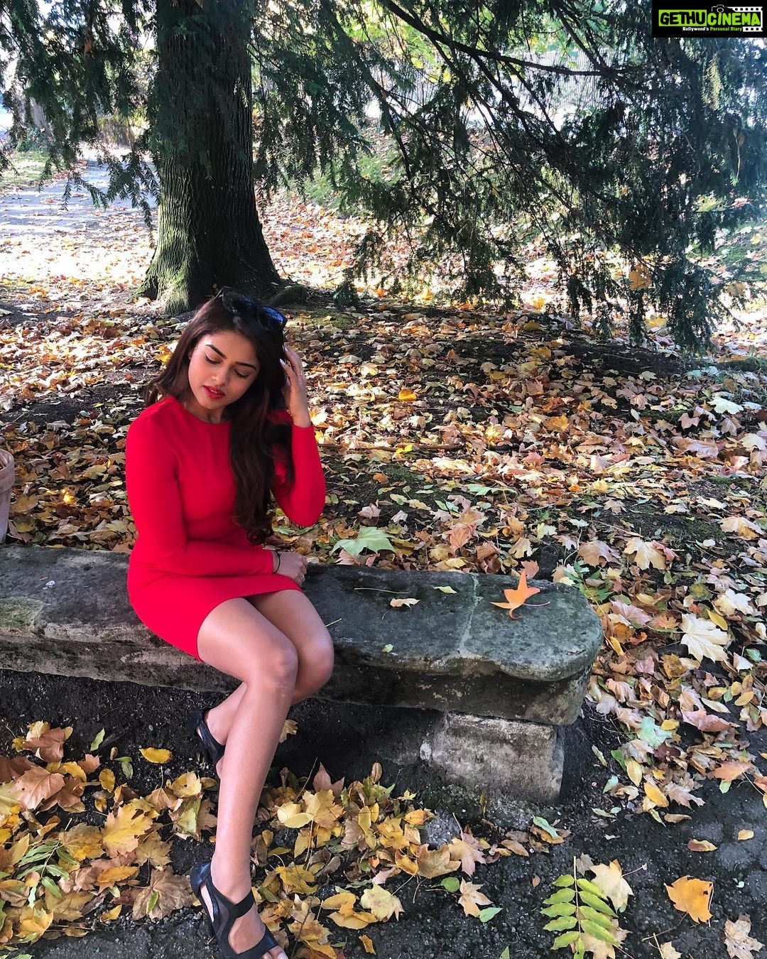 Siddhi Idnani Instagram - When in the country of neutrality🇨🇭 #RetirementHome . . . . #wanderer #siddhiidnani #switzerland #geneva #heavenonearth #travel Geneva, Switzerland