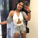 Siddhi Idnani Instagram - Craving a vacay! 🌻🏖☀️