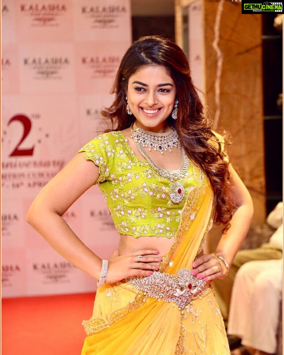 Siddhi Idnani Instagram - Always in the limelight 💫 . . . Outfit - @mugdhaartstudio Jewellery- @kalasha_finejewels 📷- @pvrfashion9