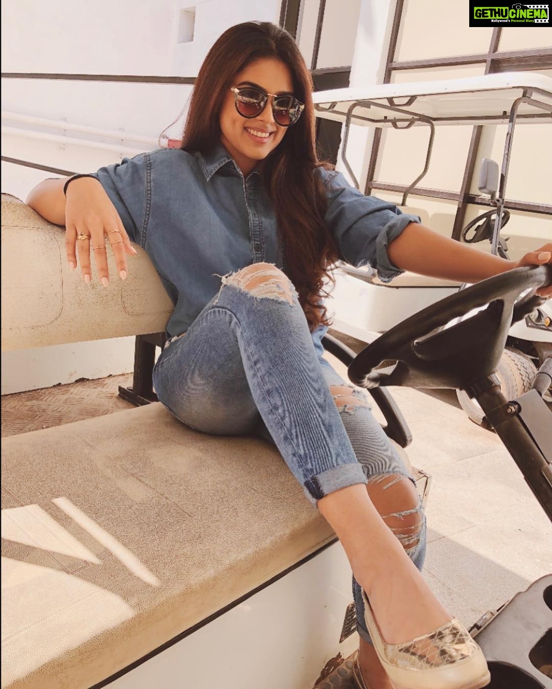 Siddhi Idnani Instagram - Pretty comfy on the drivers seat 😏 Park Regis Goa