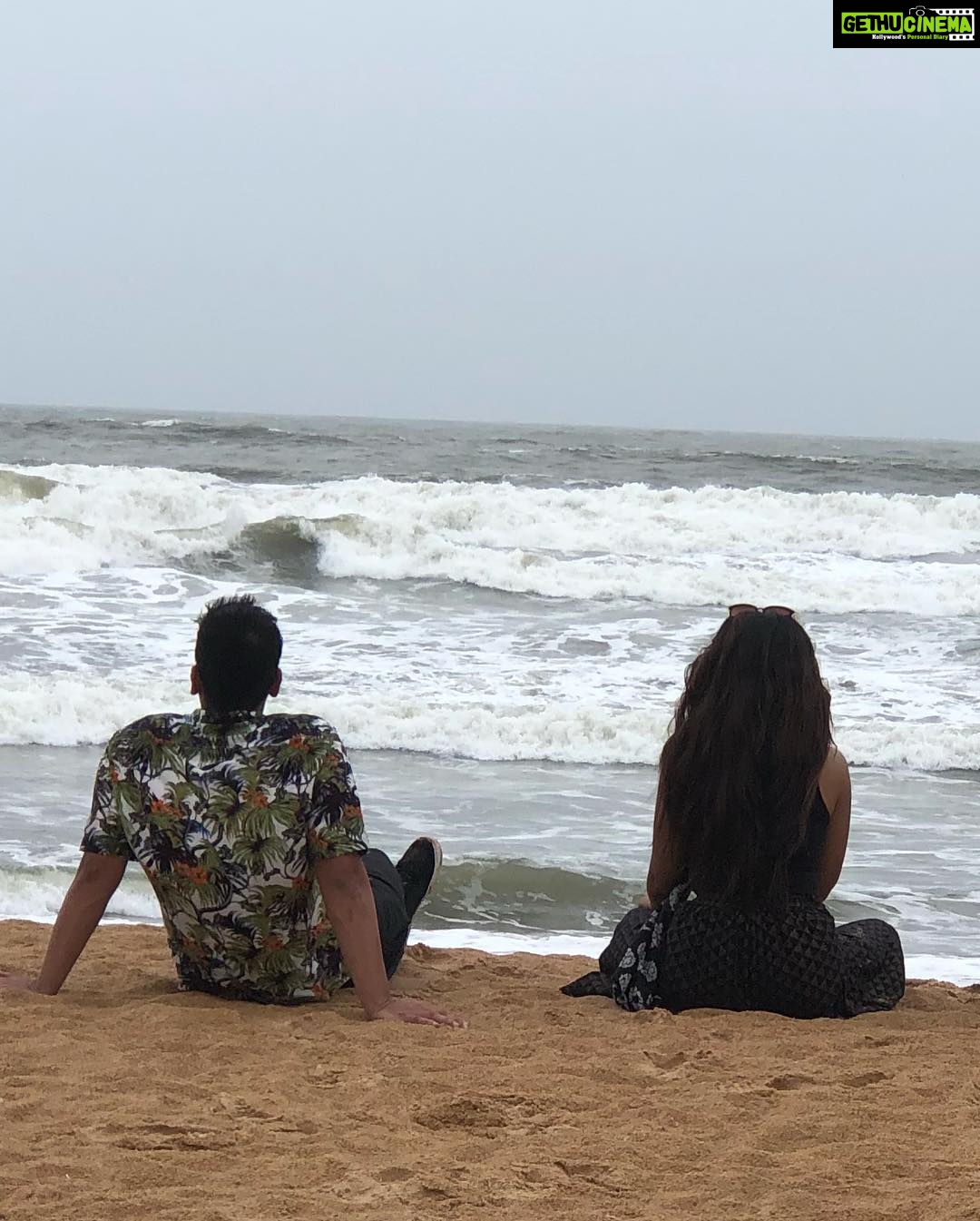 Siddhi Idnani Instagram - You and I, making beautiful memories as we go with a lifetime ahead of us. Happy Birthday Nihal, I’m so grateful for you 💜 . . . . #BestFriend #RideOrDie #NobodyComesCloser Flying Dolphin Beach Side Cafe and Bar with Tapas