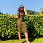 Siddhi Idnani Instagram - Outdoing myself on a daily basis🌸🤩👑 #AlwaysExtra 🤷🏻‍♀️ Sun n Sand