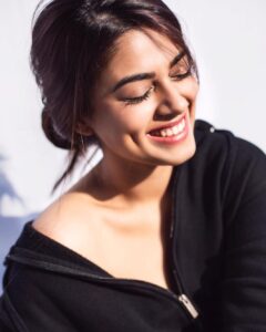 Siddhi Idnani Instagram - Time to start something new and trust the magic of new beginnings Great things are going to happen this year and I can’t wait for it all to unfold ✨ 11:11 1/1/2019 . . 📷 - @amolswarnakar