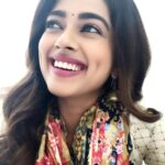 Siddhi Idnani Instagram - Happiness and laughter only 💜🌈