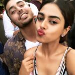 Siddhi Idnani Instagram - It’s hard to find a friend who’s cute, loving, loyal (af),sexy, caring and smart 🤷🏻‍♀️ You guys are really really lucky 💜 #selfappreciation jk #ILY #BestFriends Su Casa