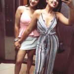 Siddhi Idnani Instagram - It’s hard to find a friend who’s cute, loving, loyal (af),sexy, caring and smart 🤷🏻‍♀️ You guys are really really lucky 💜 #selfappreciation jk #ILY #BestFriends Su Casa