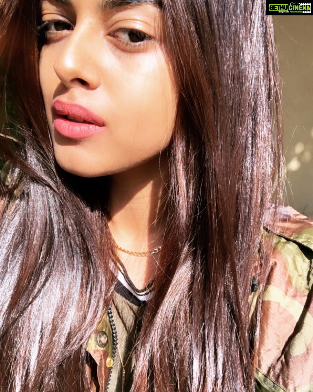 Siddhi Idnani Instagram - ☀️ is the best filter Totally digging the hair colour these days 😍 #NoMakeUp #NoFilter #Natural #HydrateYourSkin - Gethu Cinema Siddhi Idnani Instagram - ☀️ is the best filter Totally digging the hair colour these days 😍 #NoMakeUp #NoFilter #Natural #HydrateYourSkin - Gethu Cinema